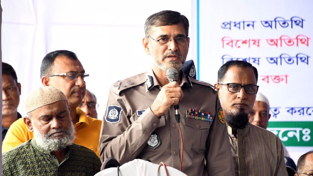 ‘লক্কড়ঝক্কড়’ বাস চললেই ধরবে ম্যাজিস্ট্রেট: ডিএমপি কমিশনার