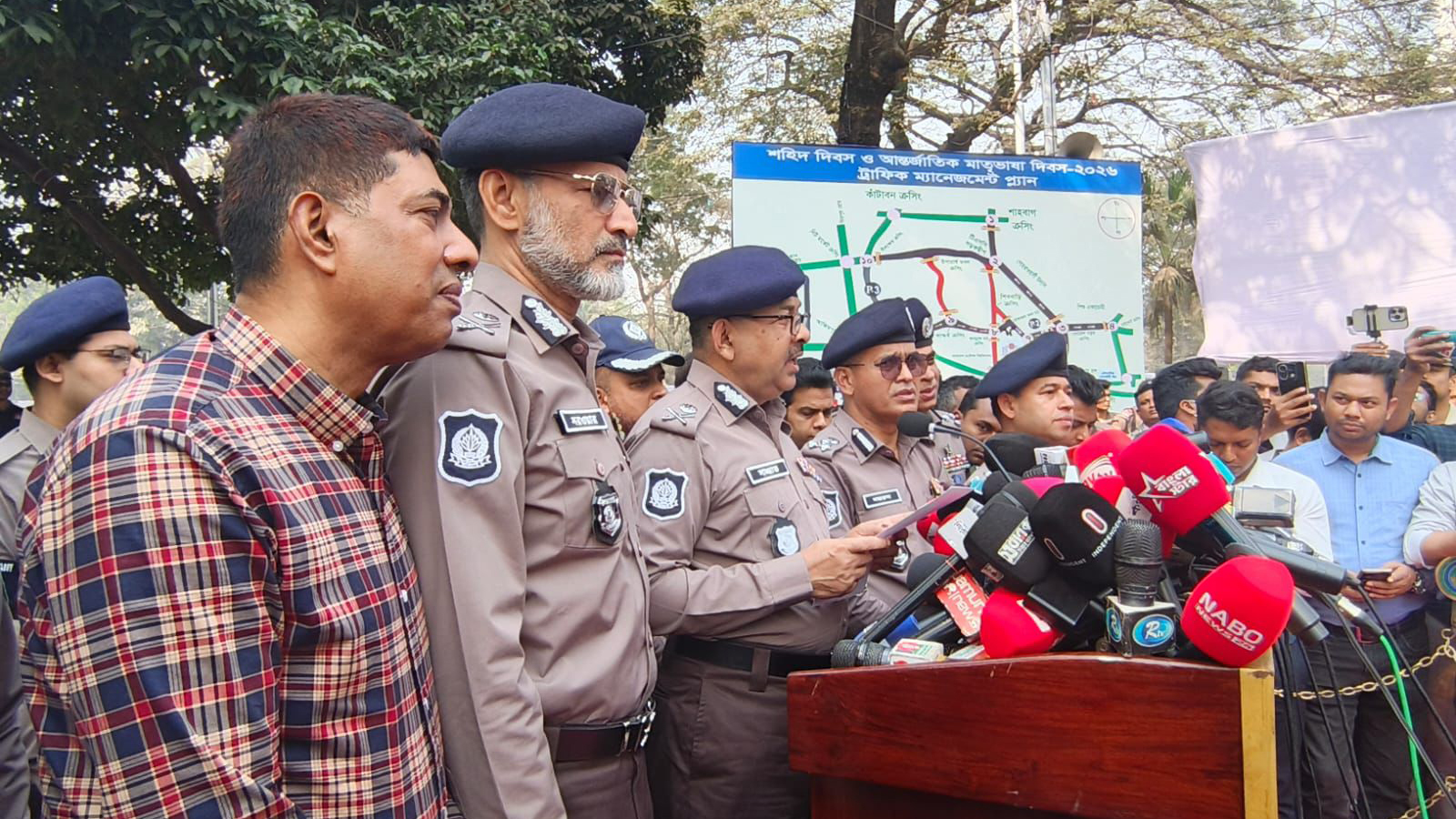 একুশে ফেব্রুয়ারি ঘিরে নিরাপত্তার শঙ্কা নেই, তবু থাকবে ১৫ হাজার পুলিশ: ডিএমপি কমিশনার