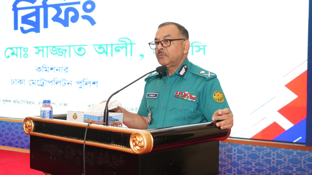 এসআইদের পেশাদারিত্ব ও নিরপেক্ষতার সঙ্গে দায়িত্ব পালনের আহ্বান ডিএমপি কমিশনারের‎