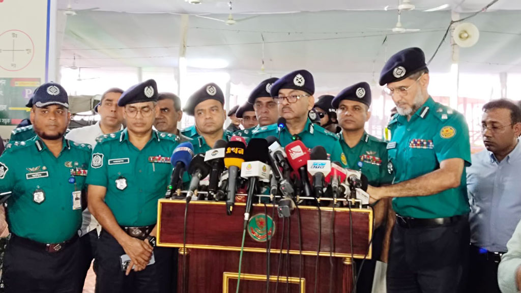 একটি ঈদ জামাতও নিরাপত্তার বাইরে থাকবে না: ডিএমপি কমিশনার