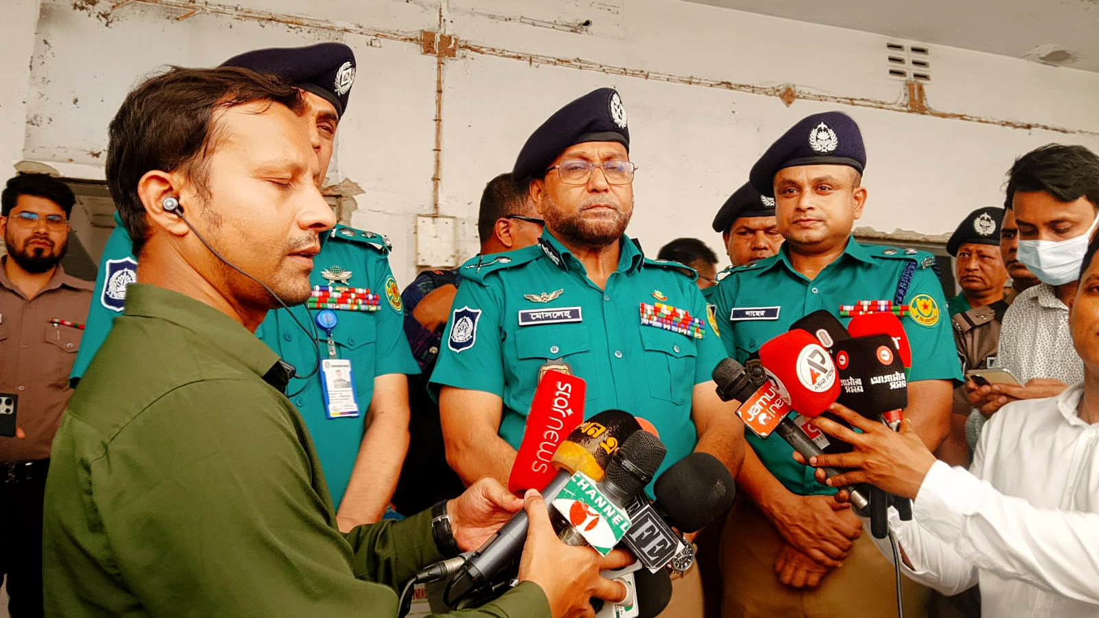 স্বাস্থ্যসেবাকেন্দ্র ভাঙচুরে পুলিশের গাফিলতি ছিল কি না, তদন্ত হচ্ছে: ডিএমপি কমিশনার