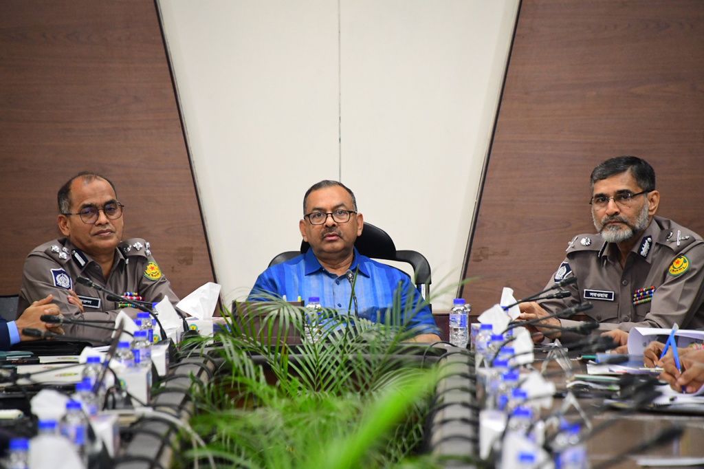 শহীদ দিবসে কেউ যেন অনাকাঙ্ক্ষিত ঘটনা ঘটাতে না পারে: ডিএমপি কমিশনার