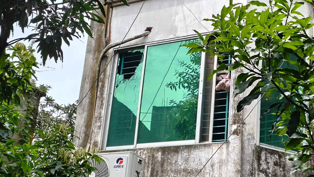 রাজধানীতে থানা বিএনপির আহ্বায়কের বাড়িতে হামলা ও গুলিবর্ষণ