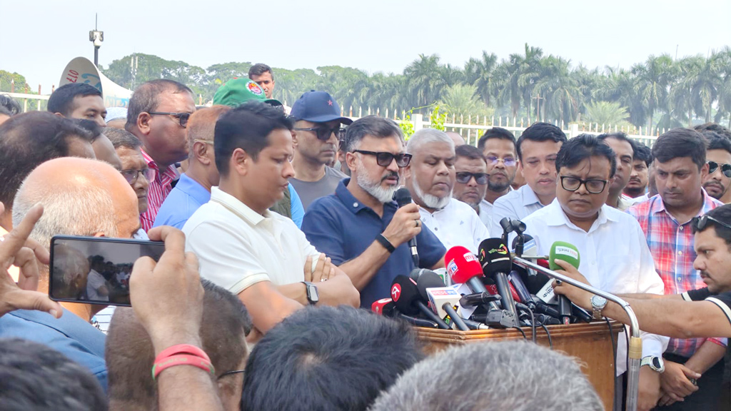 বিএনপি চাঁদাবাজি করলে ফুটপাত কে উচ্ছেদ করছে?— প্রশ্ন ডিএনসিসি প্রশাসকের
