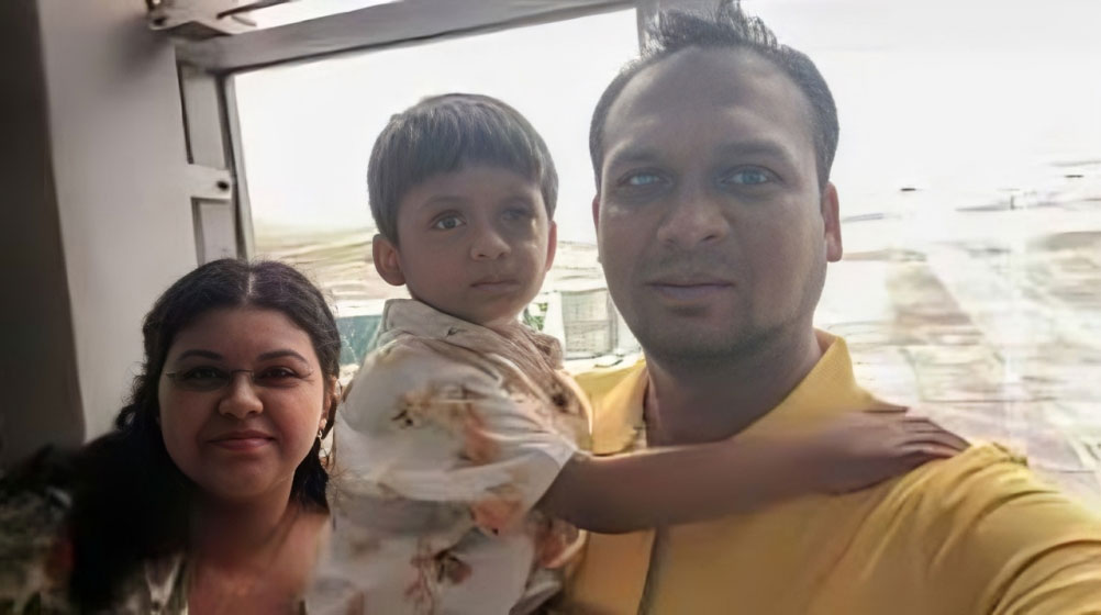 স্ত্রী-শ্বশুরের দাফন সম্পন্ন, সাংবাদিক দেবাশীষ ও তাঁর ছেলের সৎকারের প্রক্রিয়া চলছে