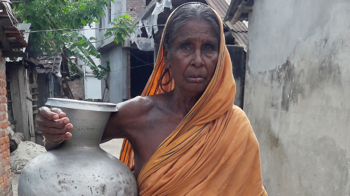 ৪৭ বছর ধরে দোকানে পানি দেন পঞ্চিরাণী