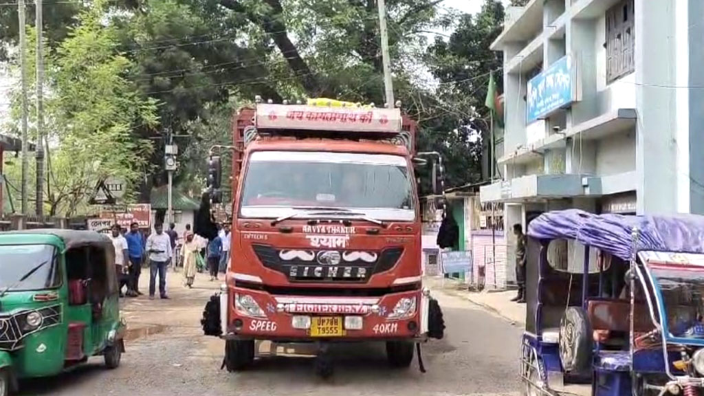 ৬ দিন পর হিলি স্থলবন্দরে আমদানি-রপ্তানি শুরু