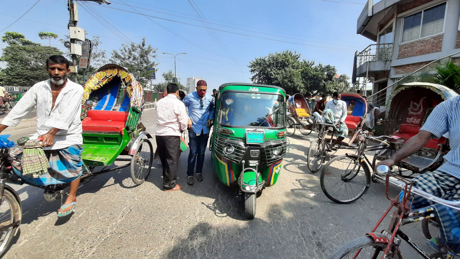 ‘আমাদের কথা না ভাবে সরকার, না ভাবে পরিবহন মালিকেরা’ 