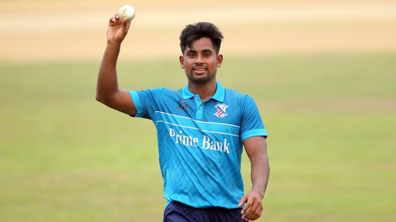 আফ্রিকায় ‘শিক্ষাসফরে’ যা শিখলেন রাজা