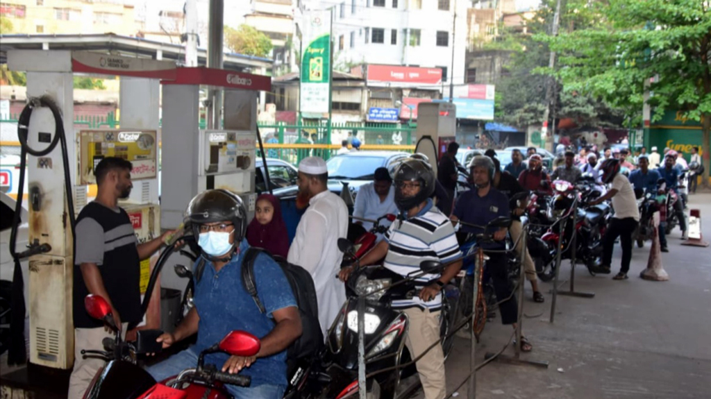 চট্টগ্রামে অধিকাংশ পেট্রলপাম্পে জ্বালানি তেল বিক্রি বন্ধ