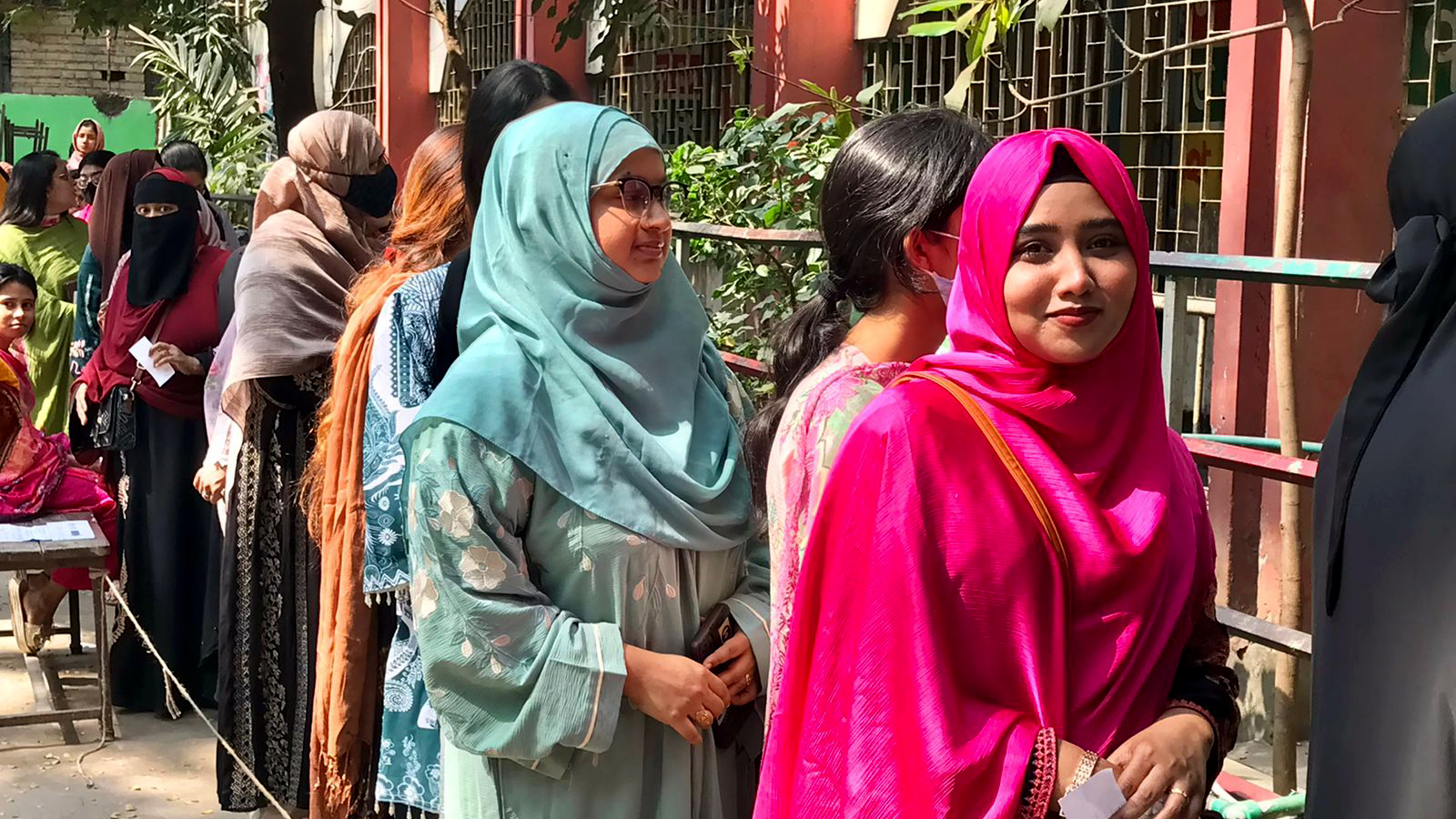 ঢাকা–৬: নিজের ভোট নিজে দিতে পেরে উচ্ছ্বসিত নারী ভোটাররা