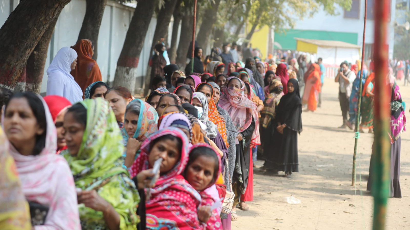 ঢাকা–১৫: ‘অনেক দিন পর সুষ্ঠু ভোটের সুযোগ’, মিটেছে ‘পিপাসা’, ভোটকেন্দ্রে স্বস্তি ও প্রত্যাশা