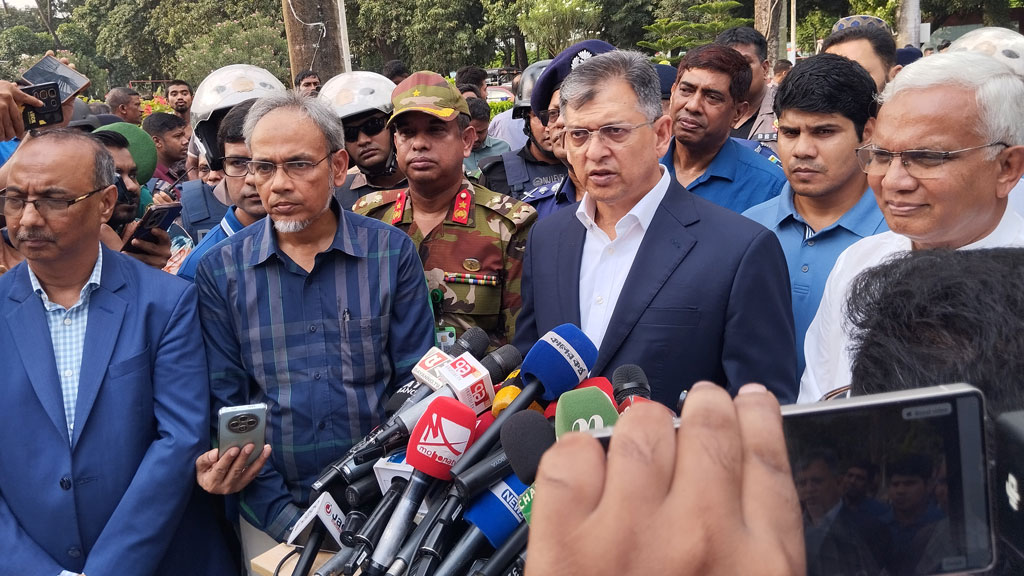 একটি চক্র বড় পেশাজীবীদের টার্গেট করে চাঁদাবাজি করছে: স্বরাষ্ট্রমন্ত্রী