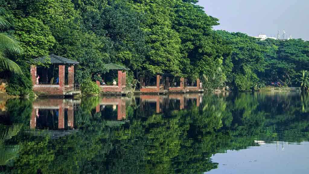 ধানমন্ডি লেকে সেতুর নিচে লাশ, ৯৯৯ এ কল পেয়ে উদ্ধার