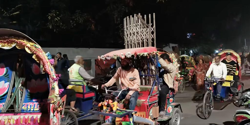 গণভবন স্টাইলে বঙ্গবন্ধুর বাড়িতে লুটপাট