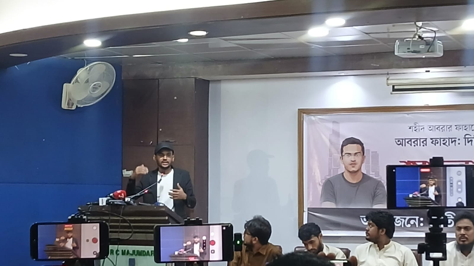 দেশের স্বার্থ বিসর্জন দিয়ে কোনো চুক্তি নয়: ঢাবিতে আসিফ মাহমুদ