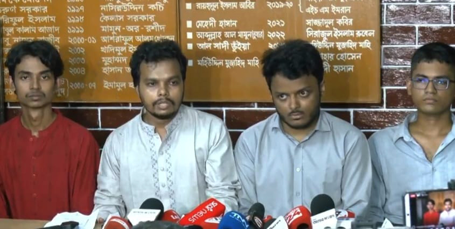 শাহবাগে সাংবাদিকদের ওপর হামলা: গ্রেপ্তার ও  একাডেমিক বহিষ্কারের দাবি ঢাবি সাংবাদিক সমিতির