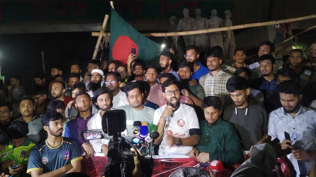 জুলাই ঐক্য বিনষ্টকারী উপদেষ্টাদের অপসারণের দাবিতে ঢাবিতে বিক্ষোভ