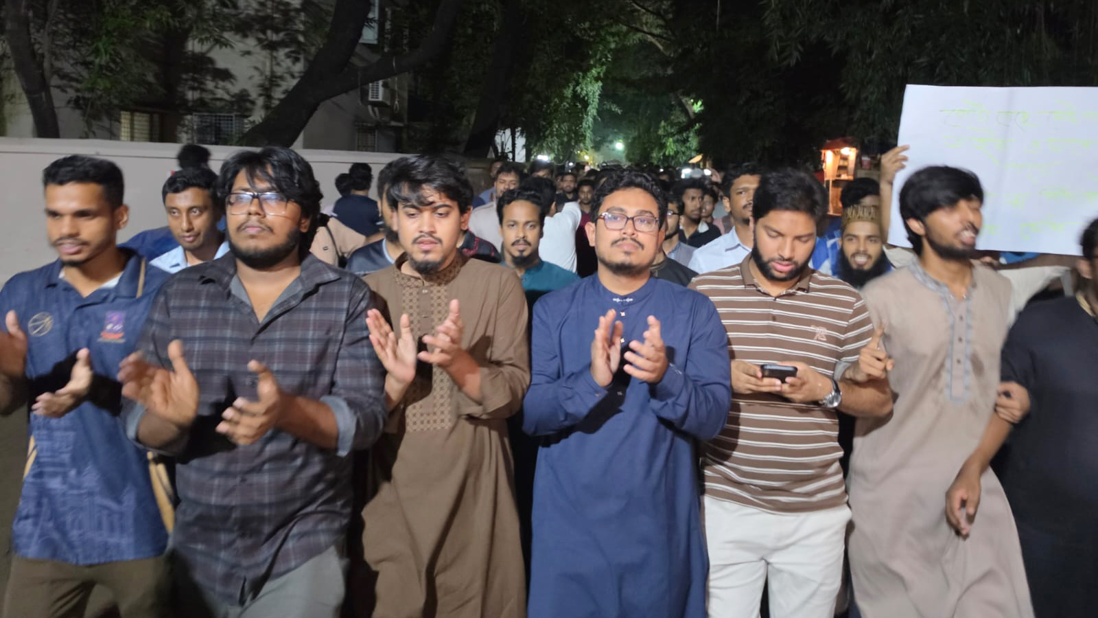 সরকারি চাকরির ভাইভায় নম্বর বাড়ানোর প্রতিবাদে ডাকসুর বিক্ষোভ