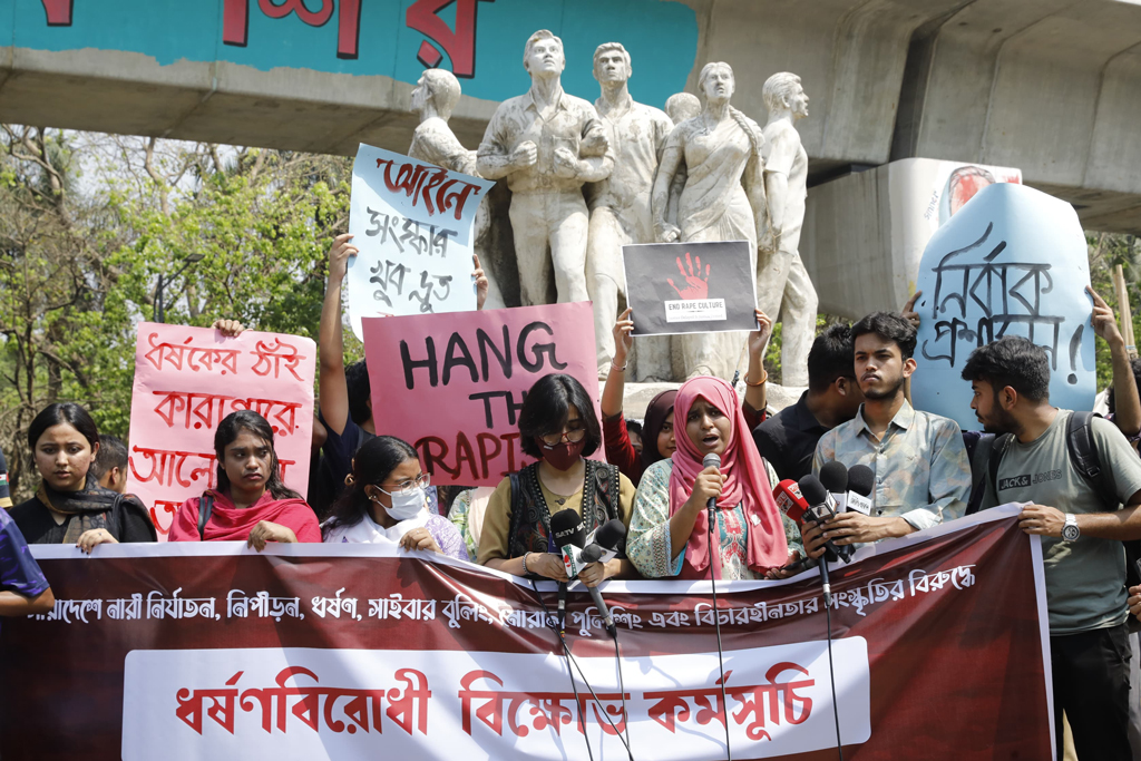 ধর্ষণ ও নিপীড়নের বিরুদ্ধে ঢাবির সাংবাদিকতা বিভাগের বিক্ষোভ