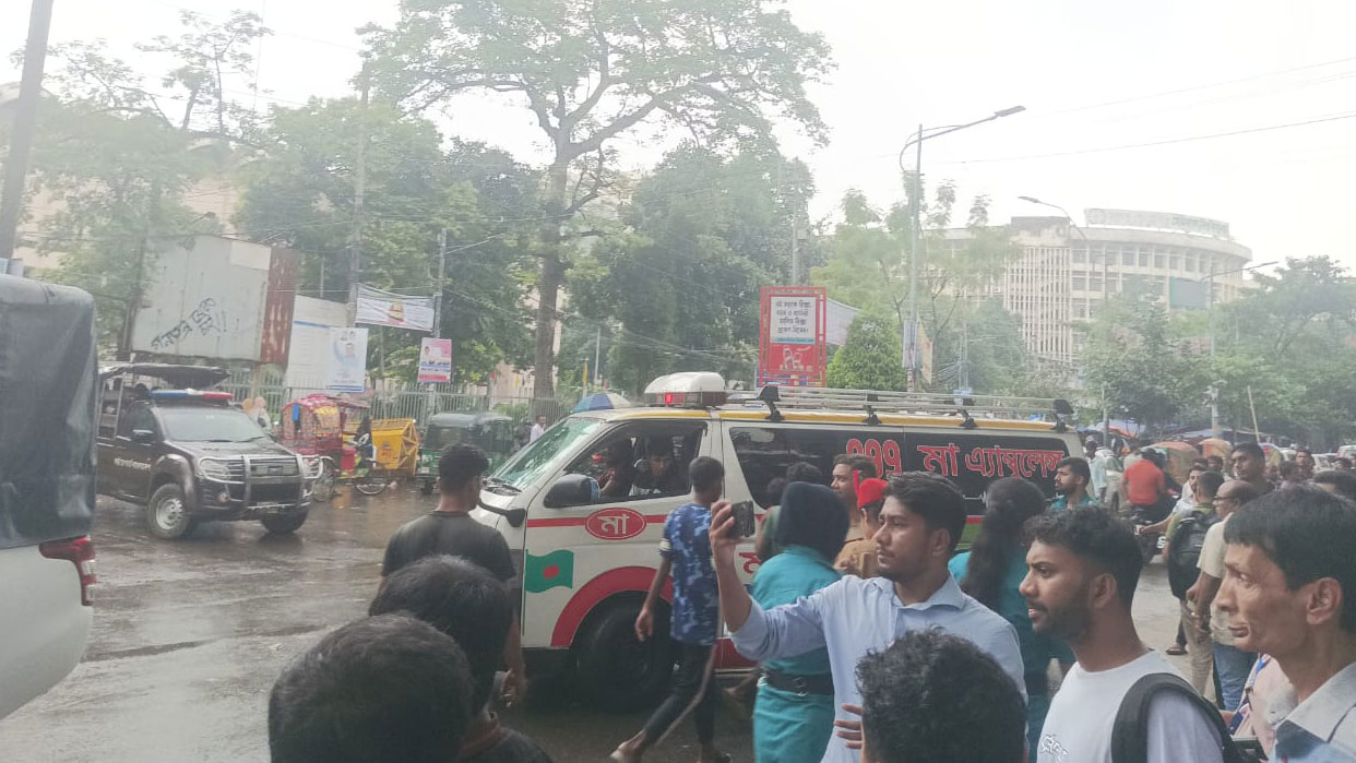 ডাকসু নির্বাচন চলাকালে ঢাবিতে প্রবেশে অনুমতি পাচ্ছে যেসব গাড়ি