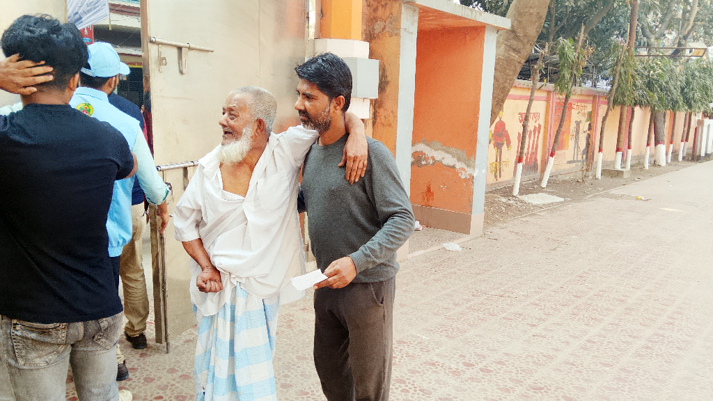 ঢাকা-১৪: বেলা বাড়ার সঙ্গেই বাড়ছে ভোটার উপস্থিতি