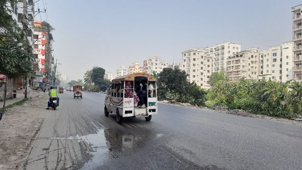 ছবিতে সকালে ঢাকার রাস্তার পরিস্থিতি