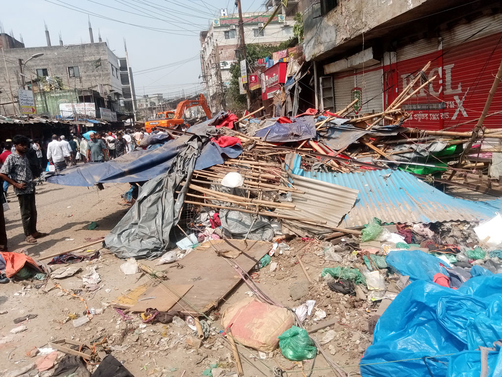 জুরাইনে হকার উচ্ছেদে অভিযান ডিএসসিসি ও ডিএমপির
