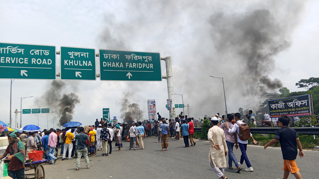 ফরিদপুরে আসন পুনর্বিন্যাস: বিক্ষোভ-অবরোধে ঘি ঢাললেন নিক্সন
