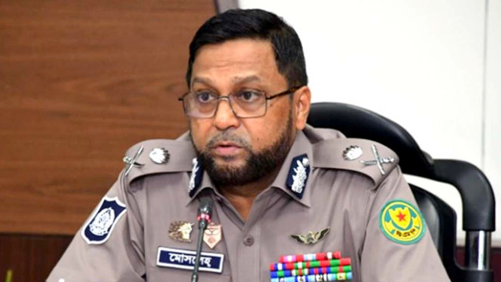 হাটে গরুর গাড়ি নিয়ে টানাটানি করলে ইজারাদারের বিরুদ্ধে কঠোর ব্যবস্থা: ডিএমপি কমিশনার
