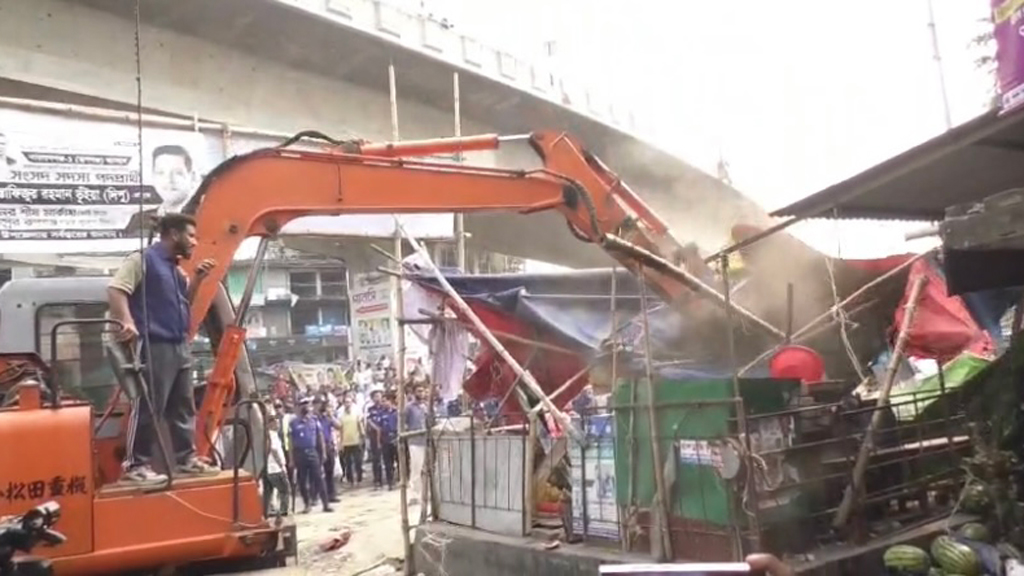 ঢাকা-সিলেট মহাসড়কে অবৈধ স্থাপনা উচ্ছেদ, আটক ১১