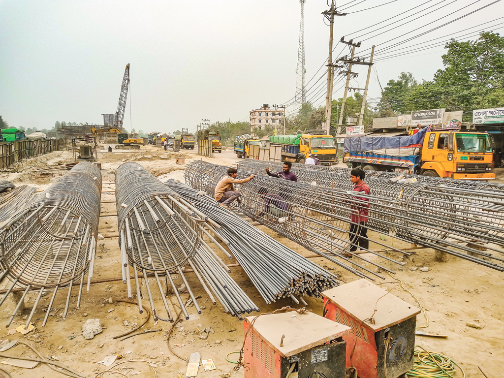 চার লেনের চাপ দুই লেনে, জটের শঙ্কা