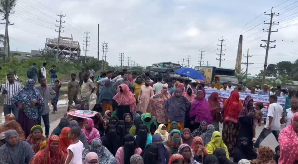 ধামরাইয়ে গ্যাসের দাবিতে দেড় ঘণ্টা ঢাকা-আরিচা মহাসড়ক অবরোধ
