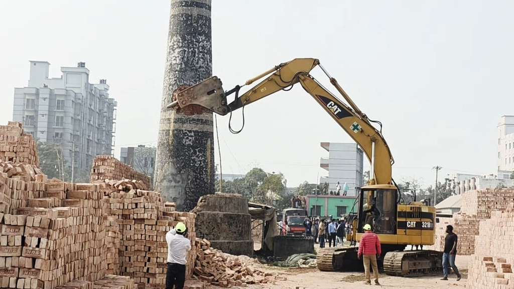 ধামরাইয়ে ৫ ইটভাটার মালিককে ৩০ লাখ টাকা জরিমানা