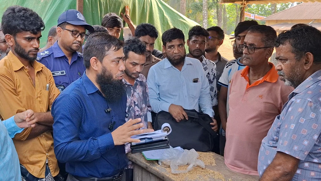 ৪২ কেজি ধান নিয়ে ৪০ কেজির দাম, দুর্গাপুরে ৪ ব্যবসায়ীকে জরিমানা