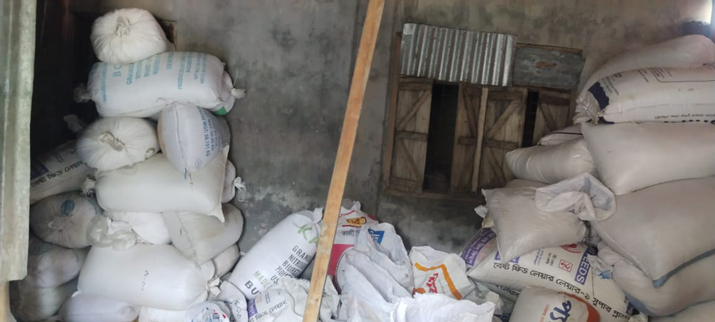 তাড়াশে ধানের গুদাম ও বাড়িতে চুরি