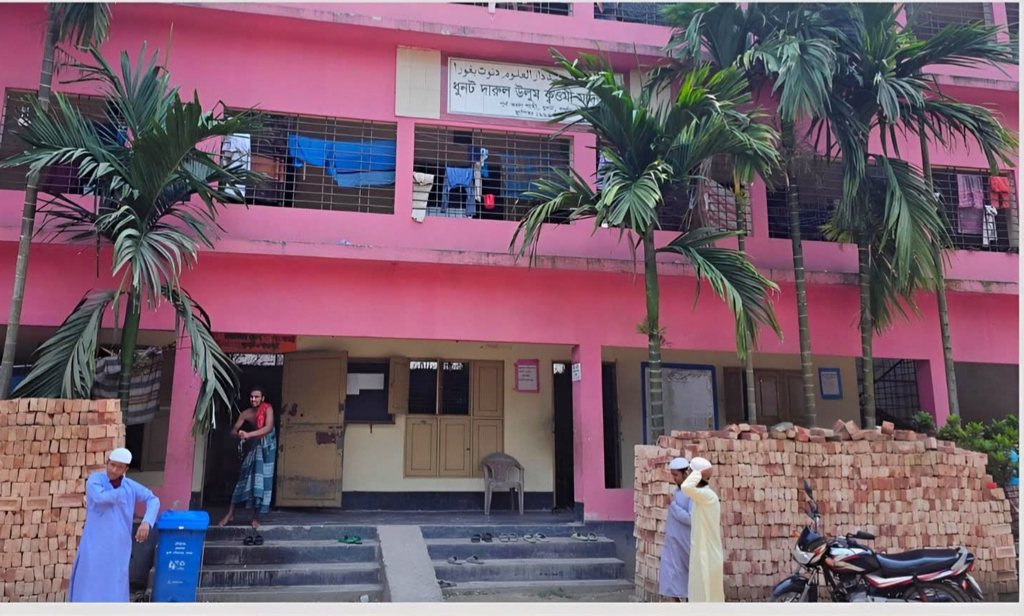 ধুনটে ছাত্রকে যৌন নিপীড়নের বিচার দাবিতে মাদ্রাসাশিক্ষকের বিরুদ্ধে স্মারকলিপি