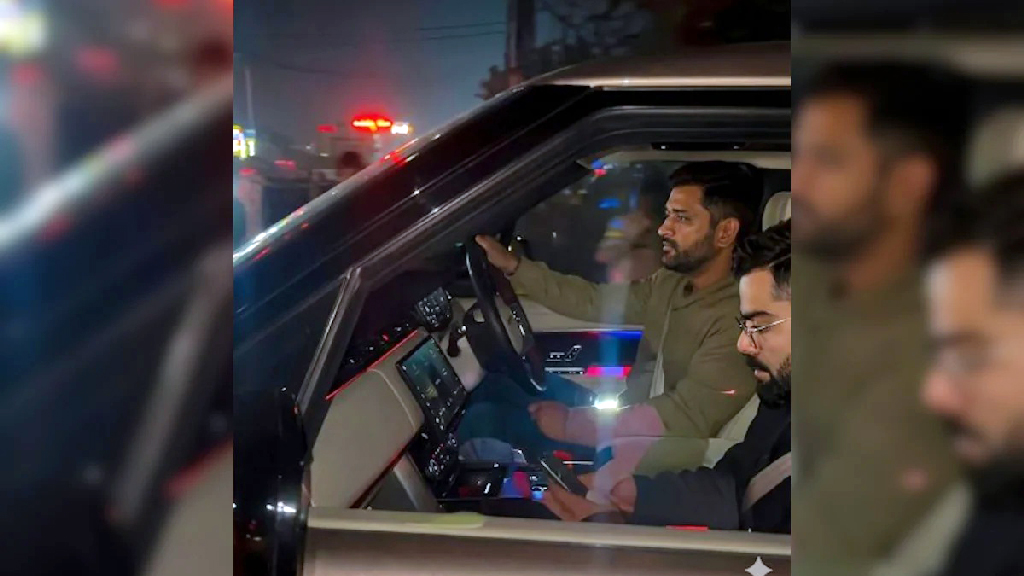 দক্ষিণ আফ্রিকা সিরিজের আগে হঠাৎ ধোনির বাসায় কোহলি