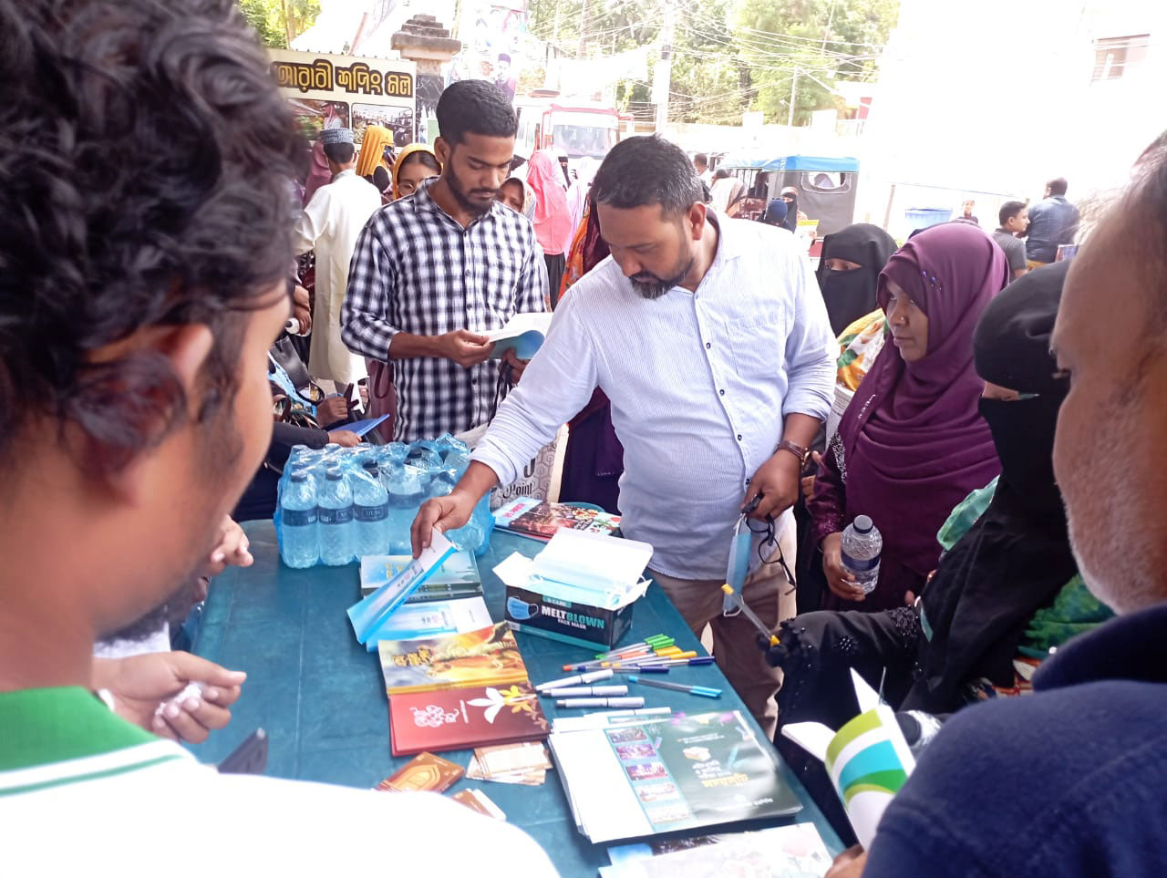 দোহারে পরীক্ষার্থীদের সহায়তায় ছাত্রশিবিরের হেল্প ডেস্ক