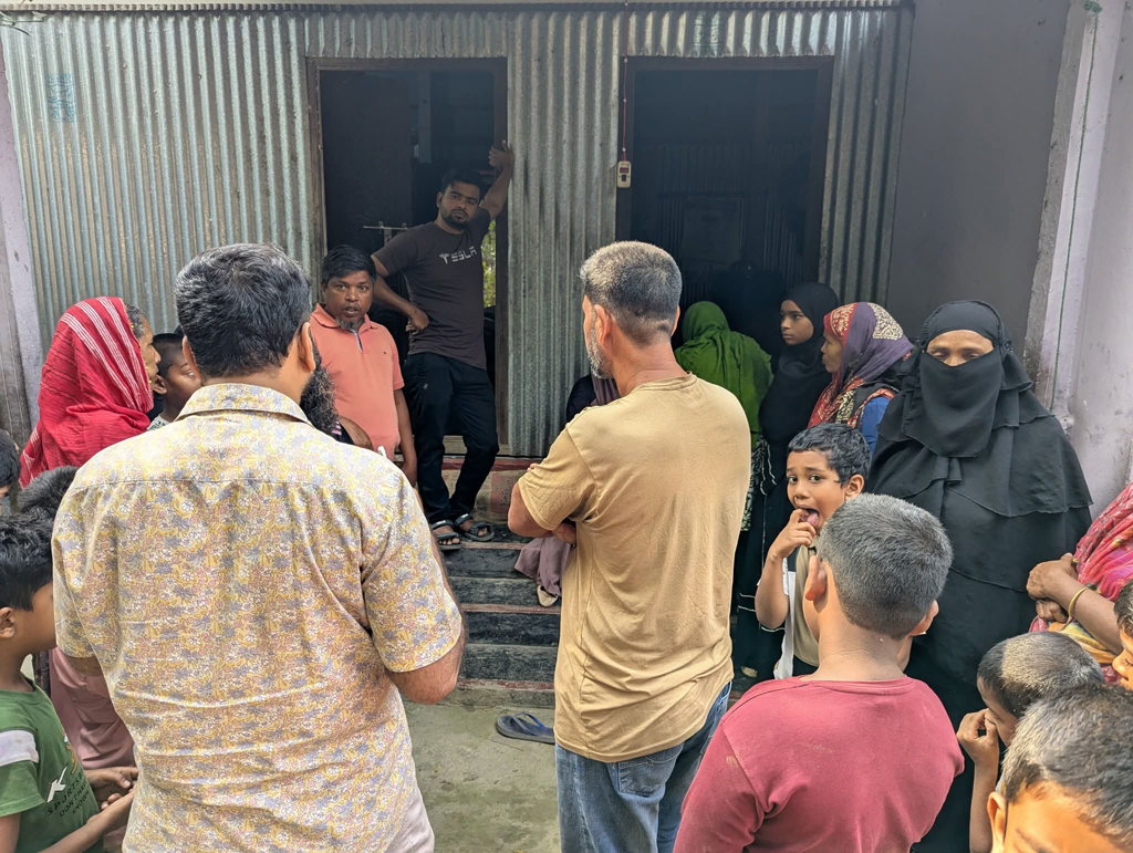 দোহারে পারিবারিক কলহে ঘুমন্ত স্বামীর পুরুষাঙ্গ কেটে দেওয়ার অভিযোগ, স্ত্রী পলাতক