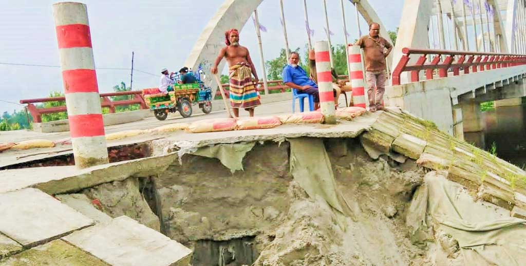 বৃষ্টির পানিতেই সংযোগ সড়কে ধস, প্রশ্নের মুখে এলজিইডির সর্ববৃহৎ সেতু প্রকল্প