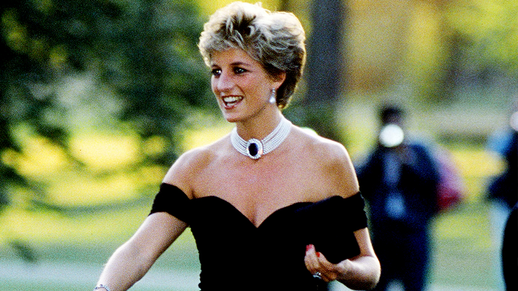 প্রিন্সেস ডায়ানার বিখ্যাত ‘রিভেঞ্জ ড্রেস’, যার মূল্য এখন ৬ লাখ ডলার