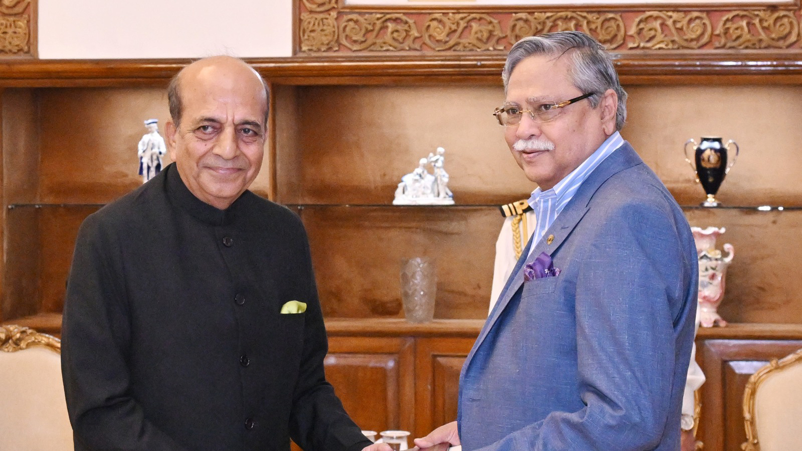 রাষ্ট্রপতির কাছে পরিচয়পত্র পেশ করলেন নতুন ভারতীয় হাইকমিশনার
