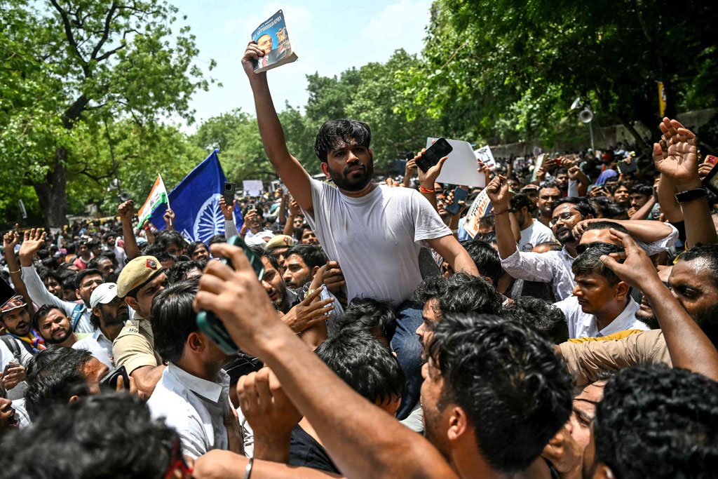 এখনই রাজনীতিতে নামছে না ককরোচ জনতা পার্টি, কেন?