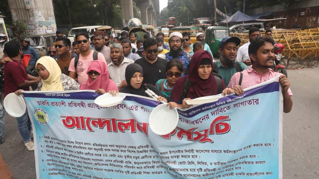 যমুনা অভিমুখী চাকরিপ্রত্যাশী প্রতিবন্ধীদের পদযাত্রায় আবারও পুলিশের বাধা