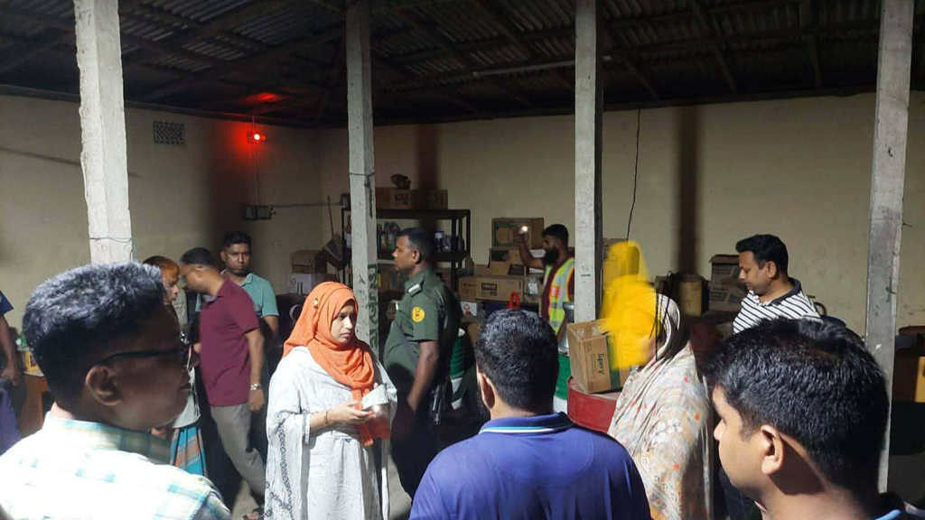 বগুড়ায় ৪ হাজার লিটার ডিজেল জব্দ, কৃষকদের কাছে ন্যায্যমূল্যে বিক্রি