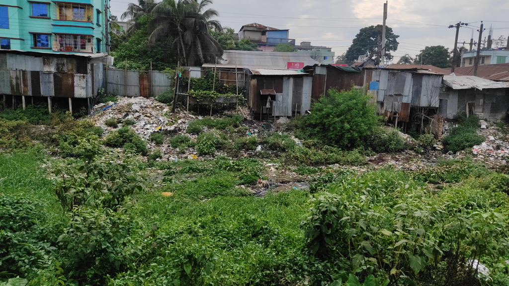 দখল-দূষণে মৃত দুই খাল, বর্ষার আগে পুনরুদ্ধারের দাবি বেগমগঞ্জবাসীর