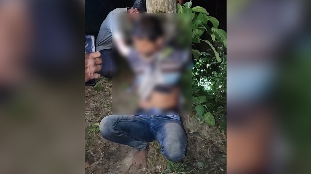 ডাকাতিপুকুরে ভ্যানচালককে গাছের সঙ্গে বেঁধে ডাকাতি