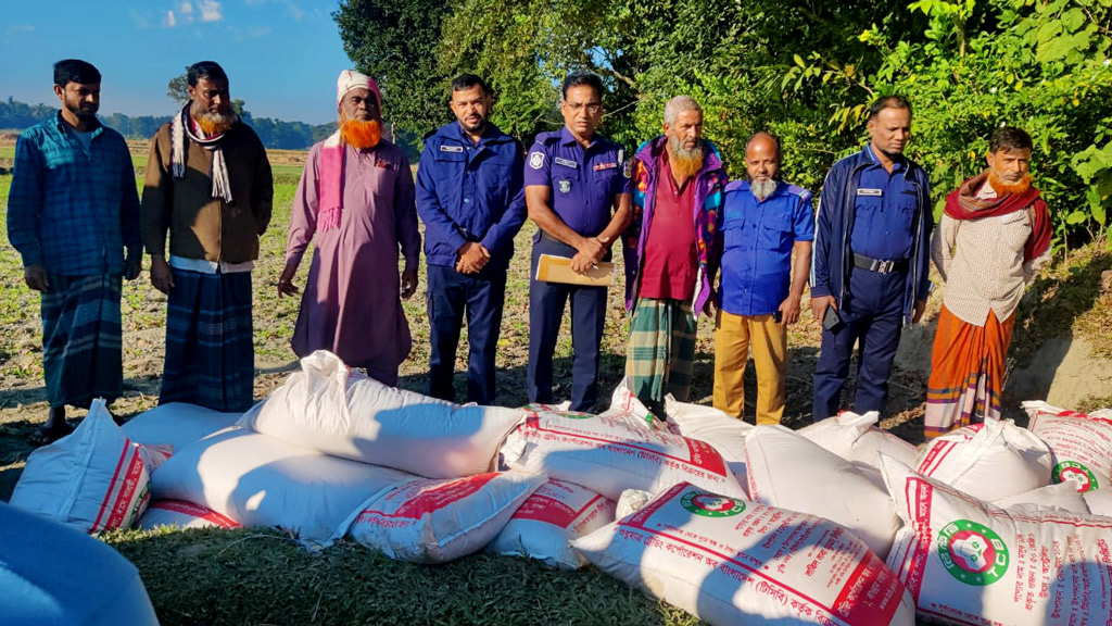 চুরি হওয়া টিসিবির ২৯ বস্তা ডাল মিলল খোলা মাঠে, ২ বস্তা গায়েব