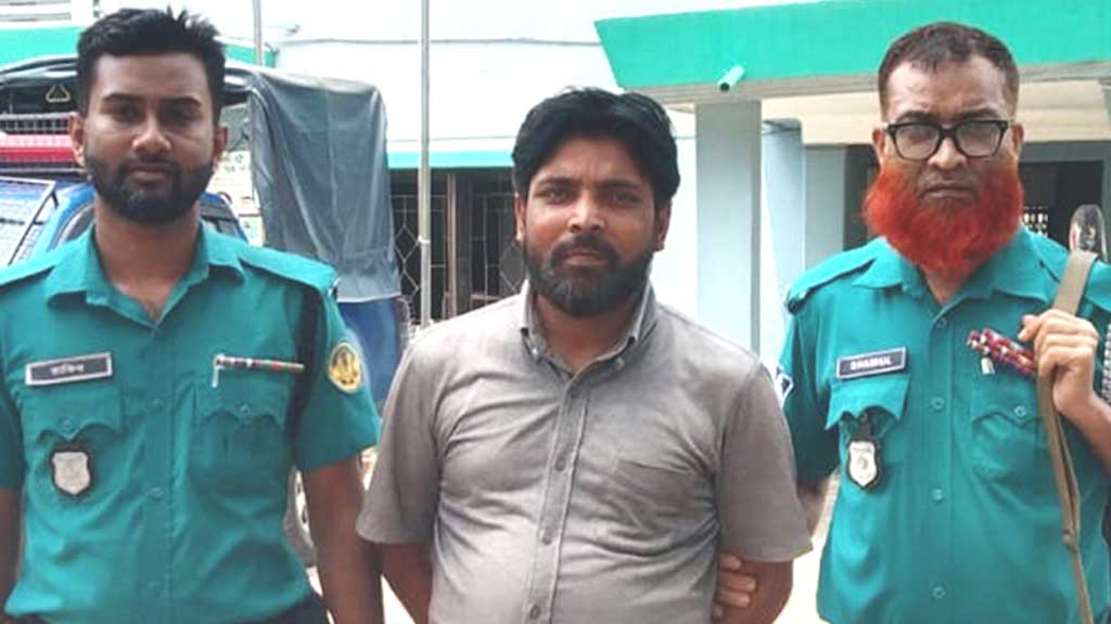 দালালবিরোধী মাইকিং করায় নিরাপত্তাকর্মীর গলায় ছুরি, গ্রেপ্তার ১